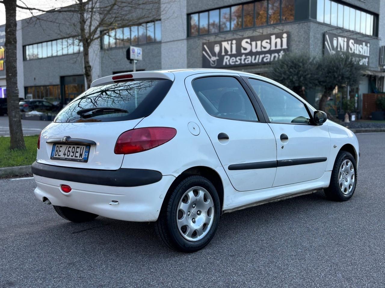 Peugeot 206 1.1 5p. XT