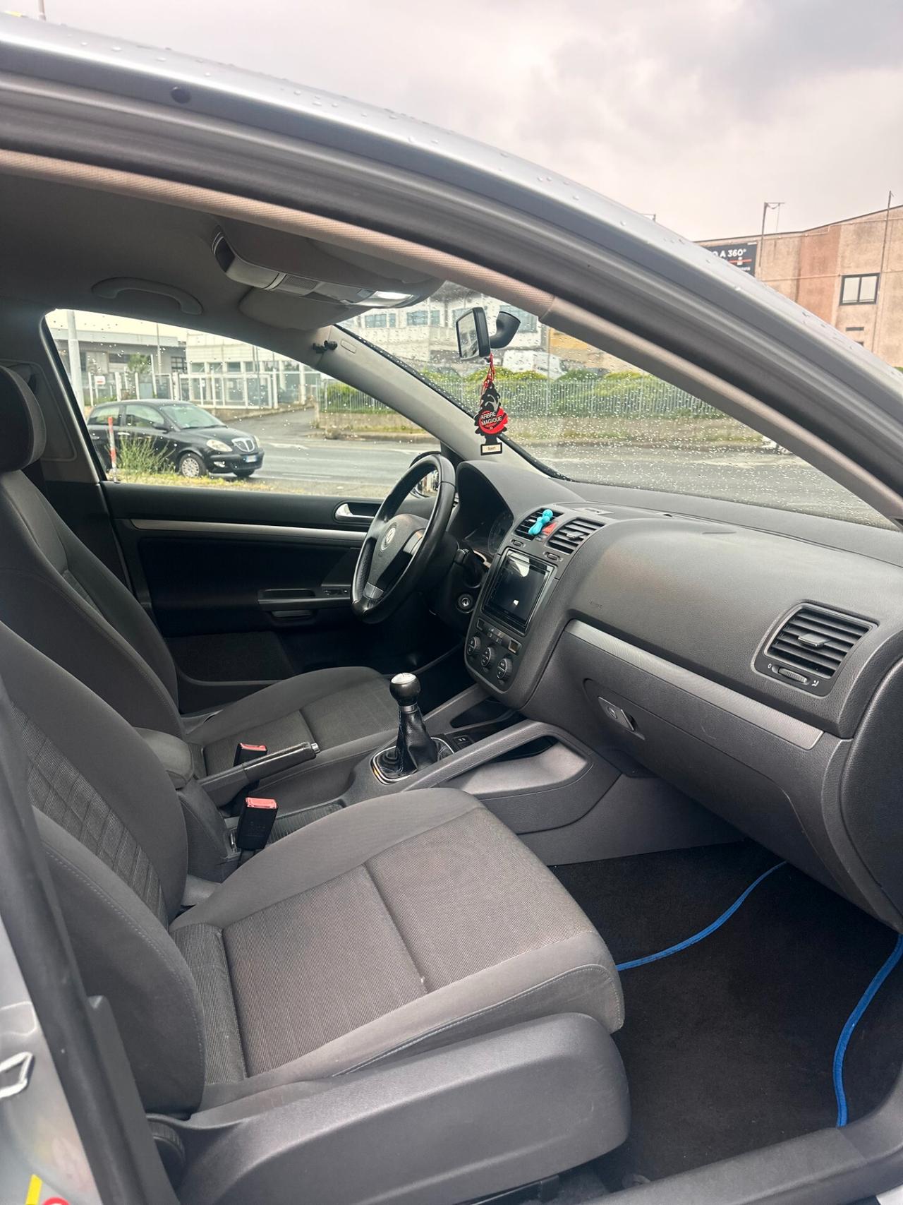 Volkswagen Golf 1.6 16V FSI 5p. Comfortline