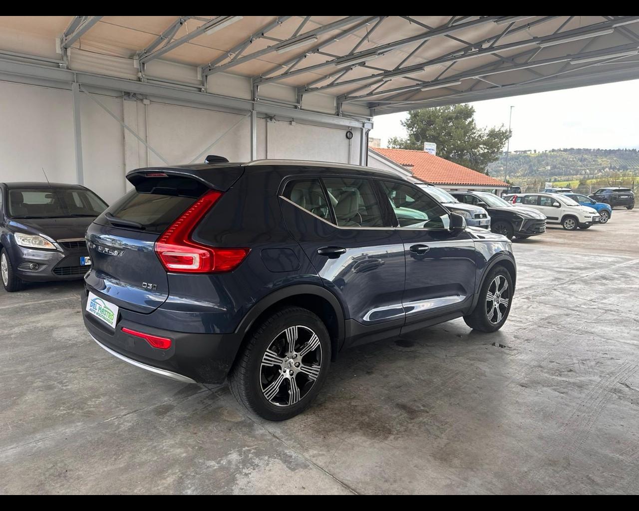 VOLVO XC40 (2017-->) - XC40 D3 AWD Geartronic Momentum