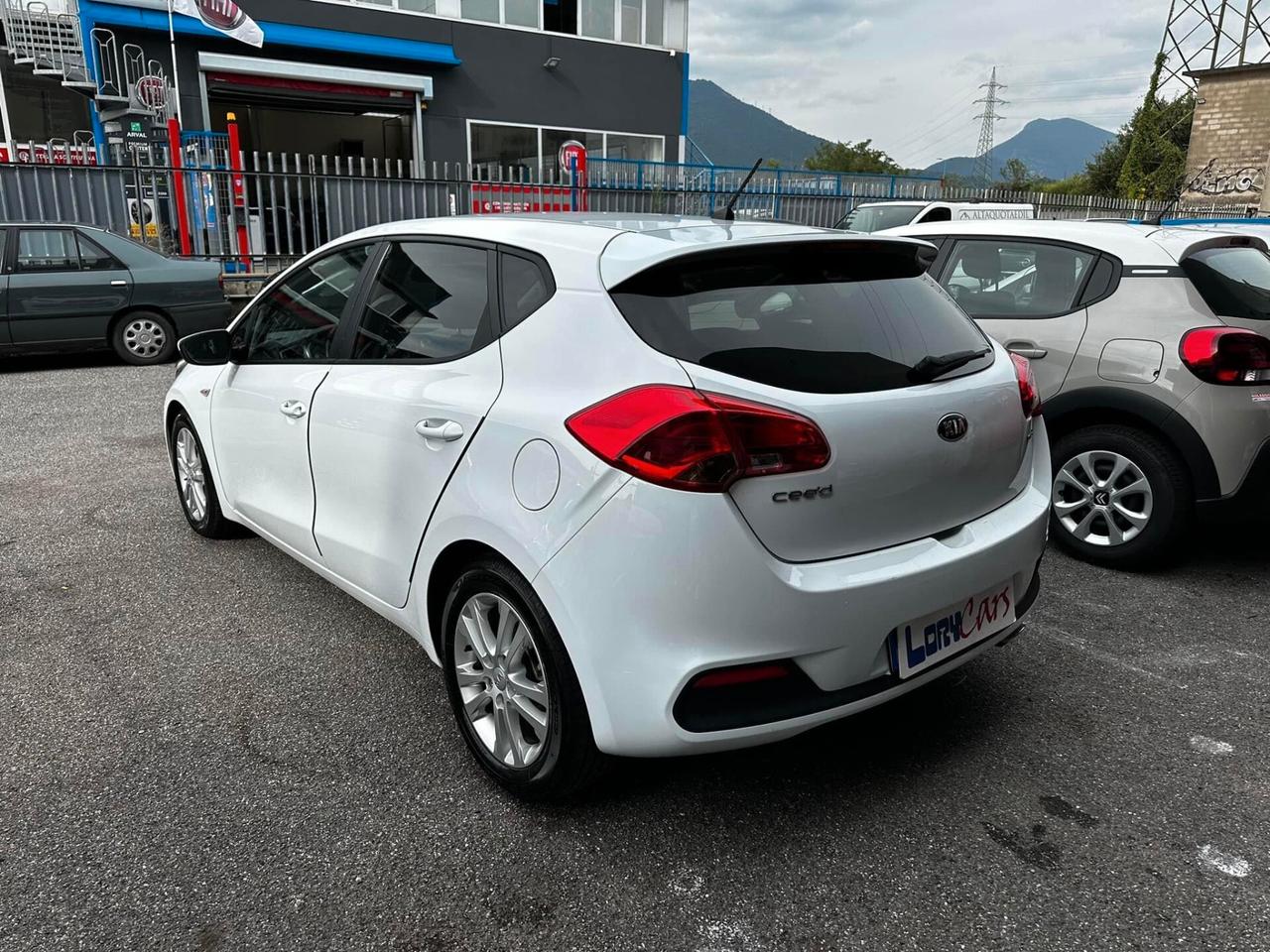 Kia Ceed cee'd 1.6 CRDi 110 CV 5 porte Cool