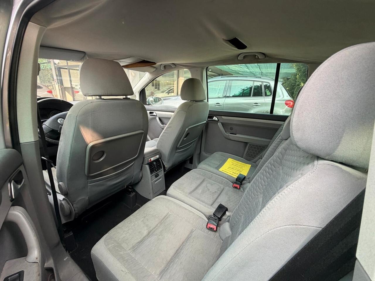 Volkswagen Touran 2.0 Trendline Ecofuel 7 POSTI NEOPATENTATI