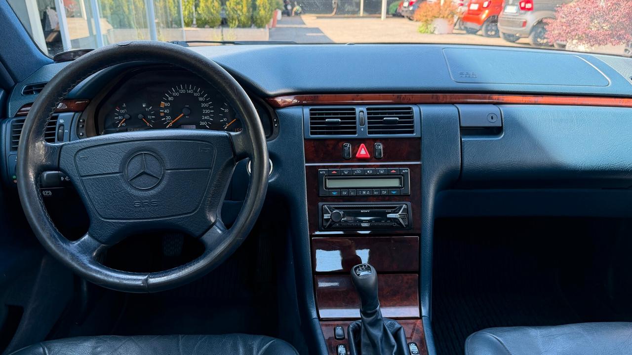 Mercedes-benz E 200 cat Elegance