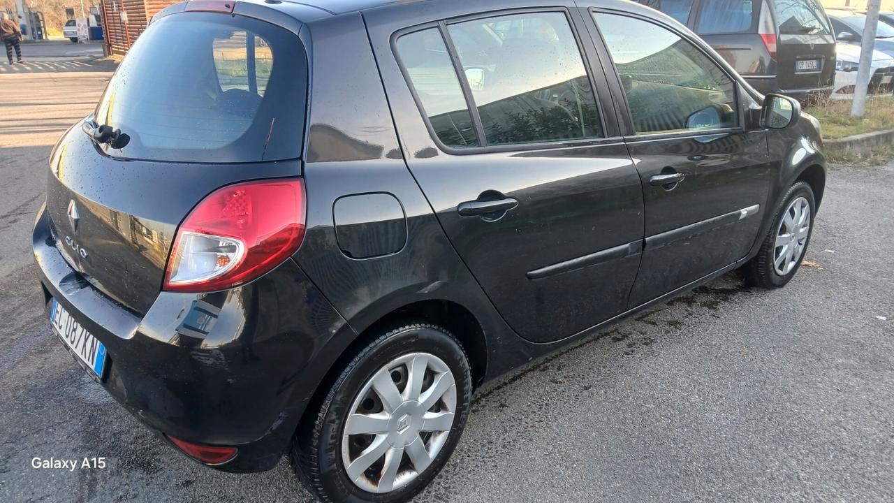 Renault Clio 1.2 16V 5 porte Dynamique