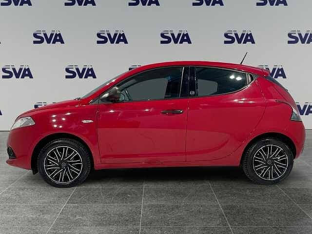 Lancia Ypsilon 1.0 FireFly Hybrid 70CV Ecochic Silver (MHEV) - NEOPATENTATI