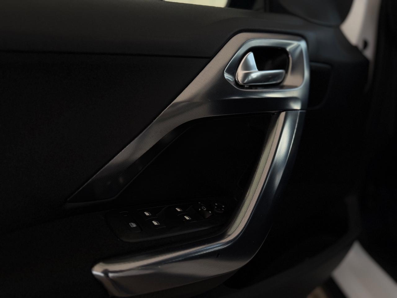 Peugeot 2008 BlueHDi 100 Allure FULL