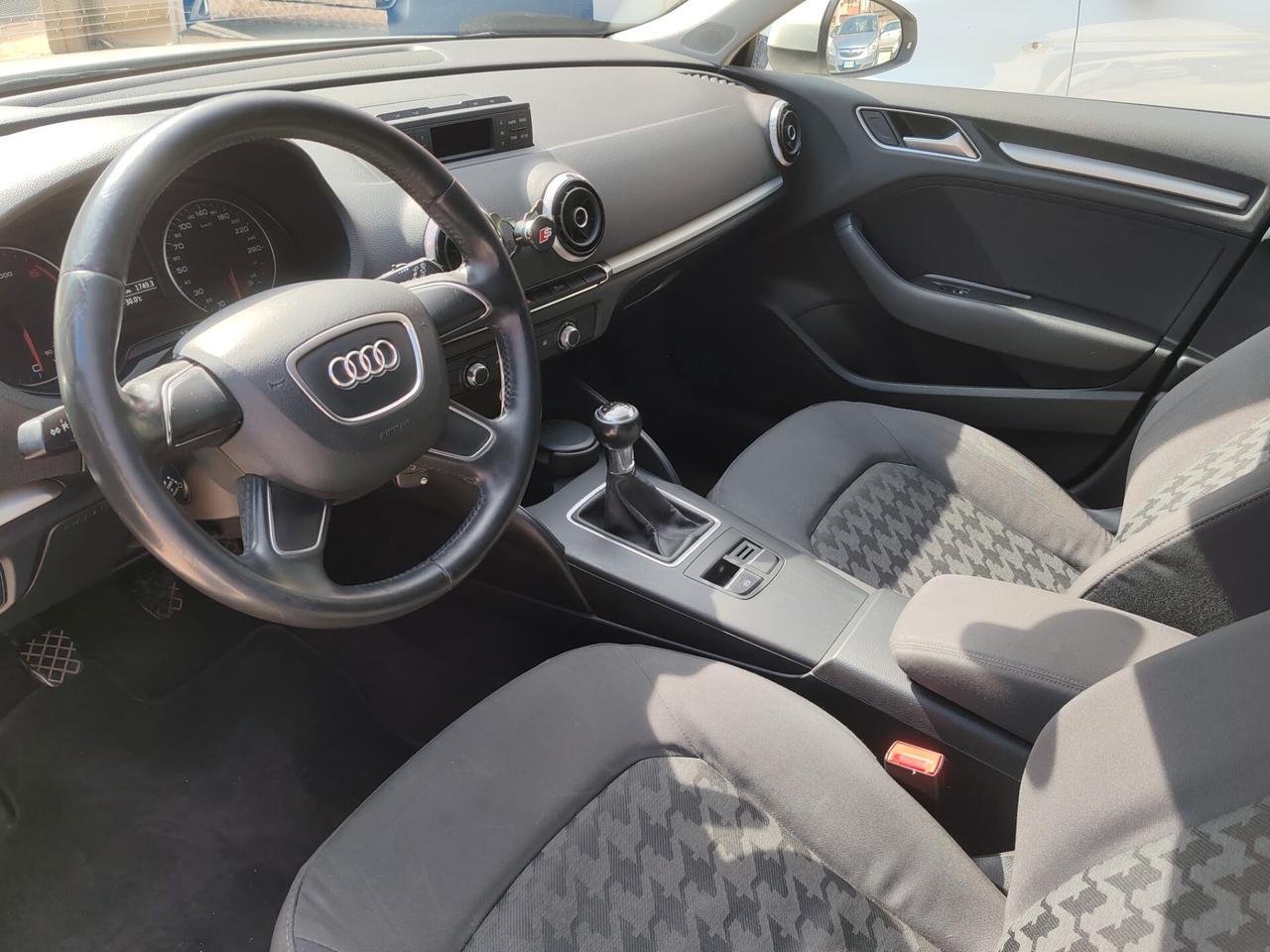 Audi A3 SPB 1.6 TDI 105 CV CR Attraction
