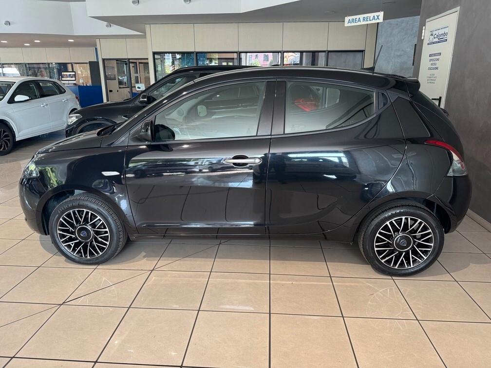 Lancia Ypsilon 1.0 firefly hybrid Platino App Conn Cam 15" Neopat