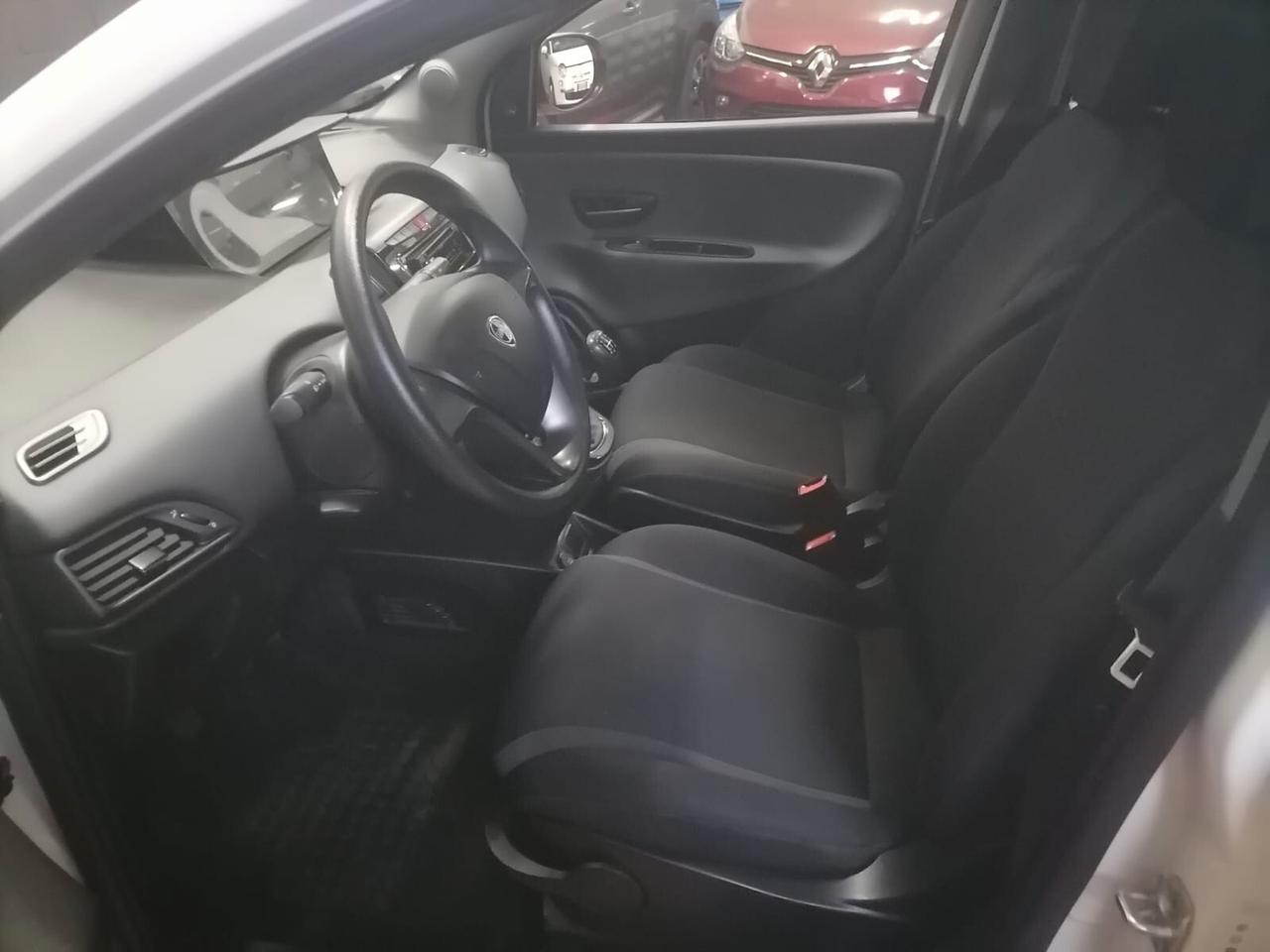 Lancia Ypsilon 1.2 69 CV 5 porte Gold Platinum