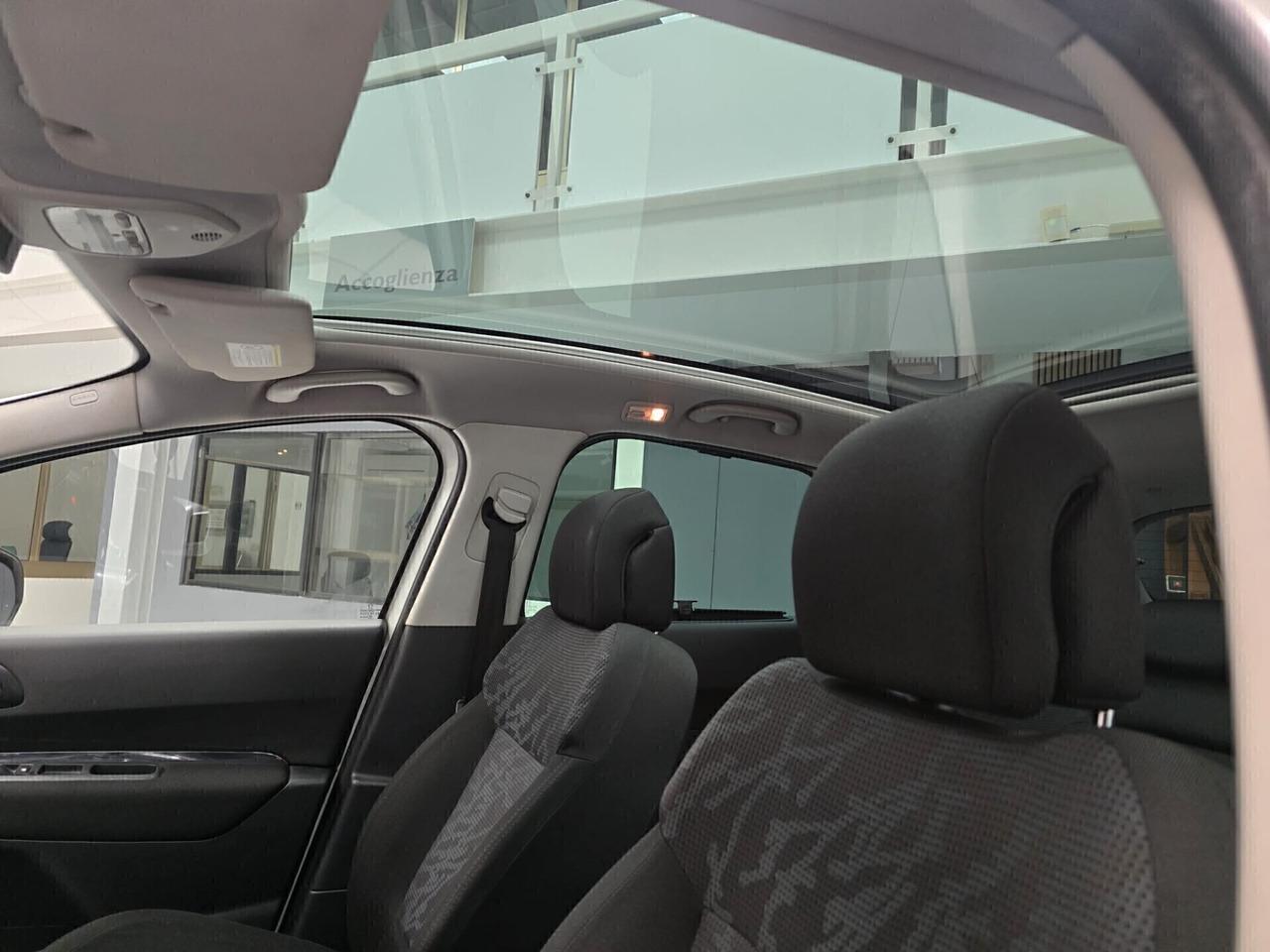 Peugeot 3008 1.6 HDi 110CV Outdoor