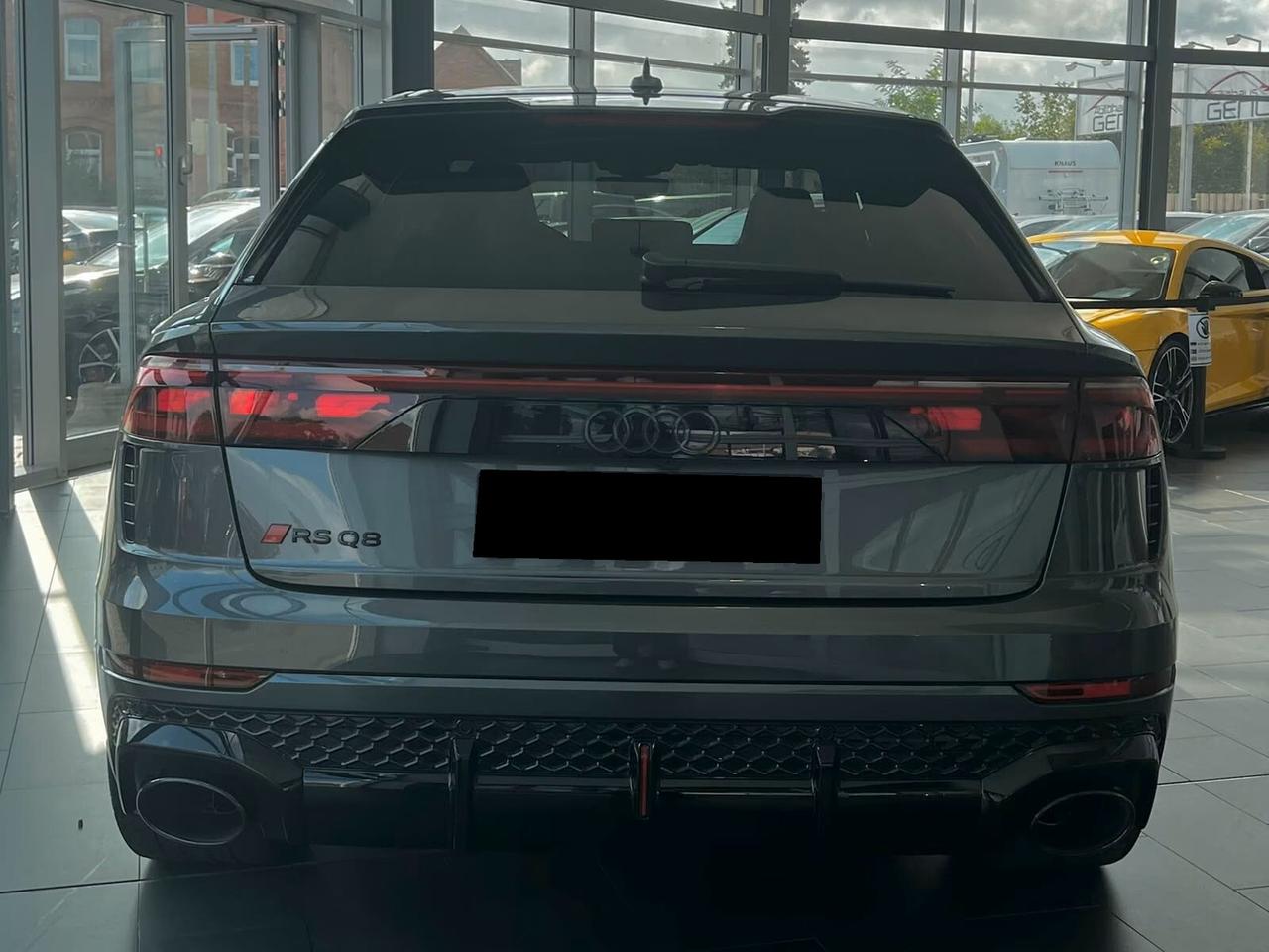 Audi Q8 RS TFSI V8 quattro tiptronic