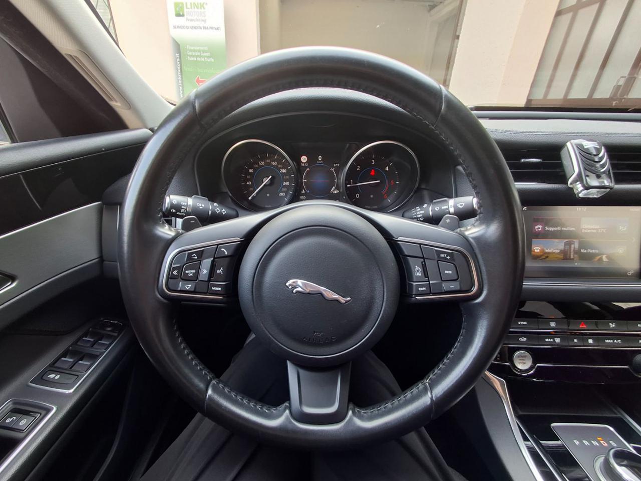 JAGUAR XF 2ª serie (X260) XF 2.0 D 180 CV aut...