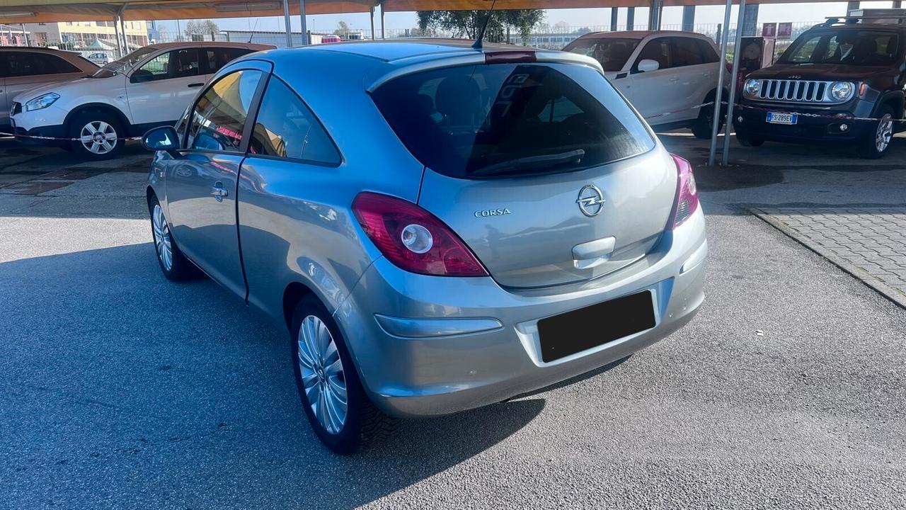 Opel Corsa 1.2 3 porte Club