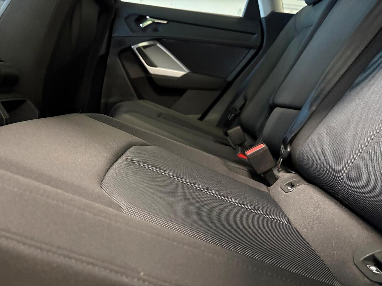 Audi Q3 35 TDI quattro S tronic 10000 km TETTO