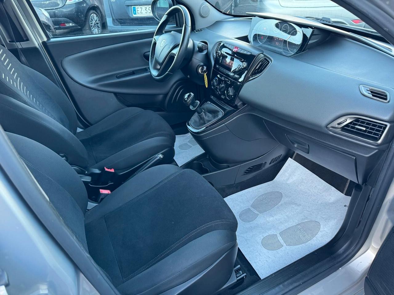 Lancia Ypsilon 1.2 69 CV 5p S&S Platinum 2013