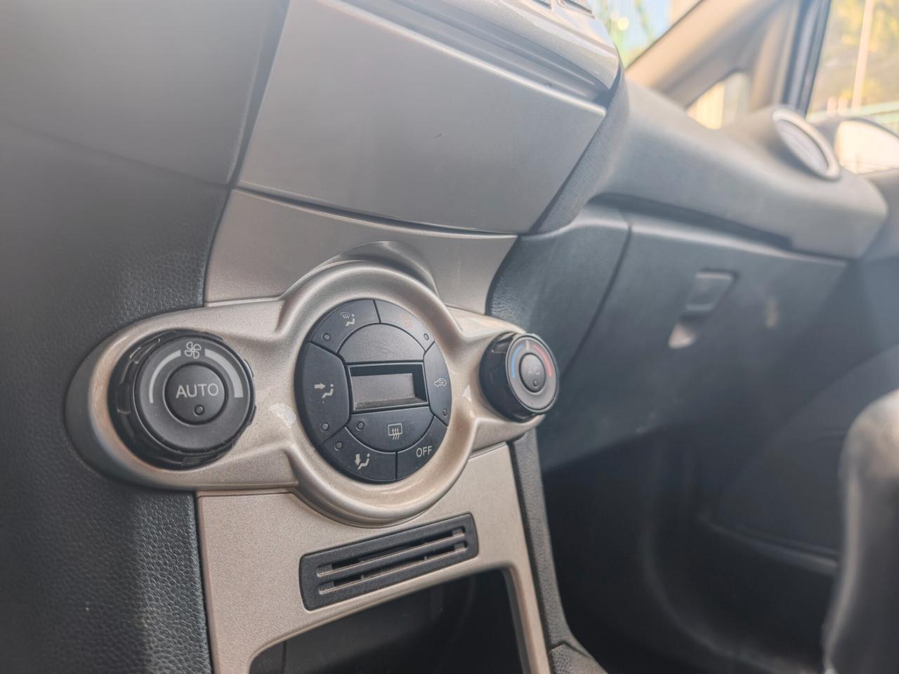 Ford Fiesta 1.4 TDCi 5p. Titanium