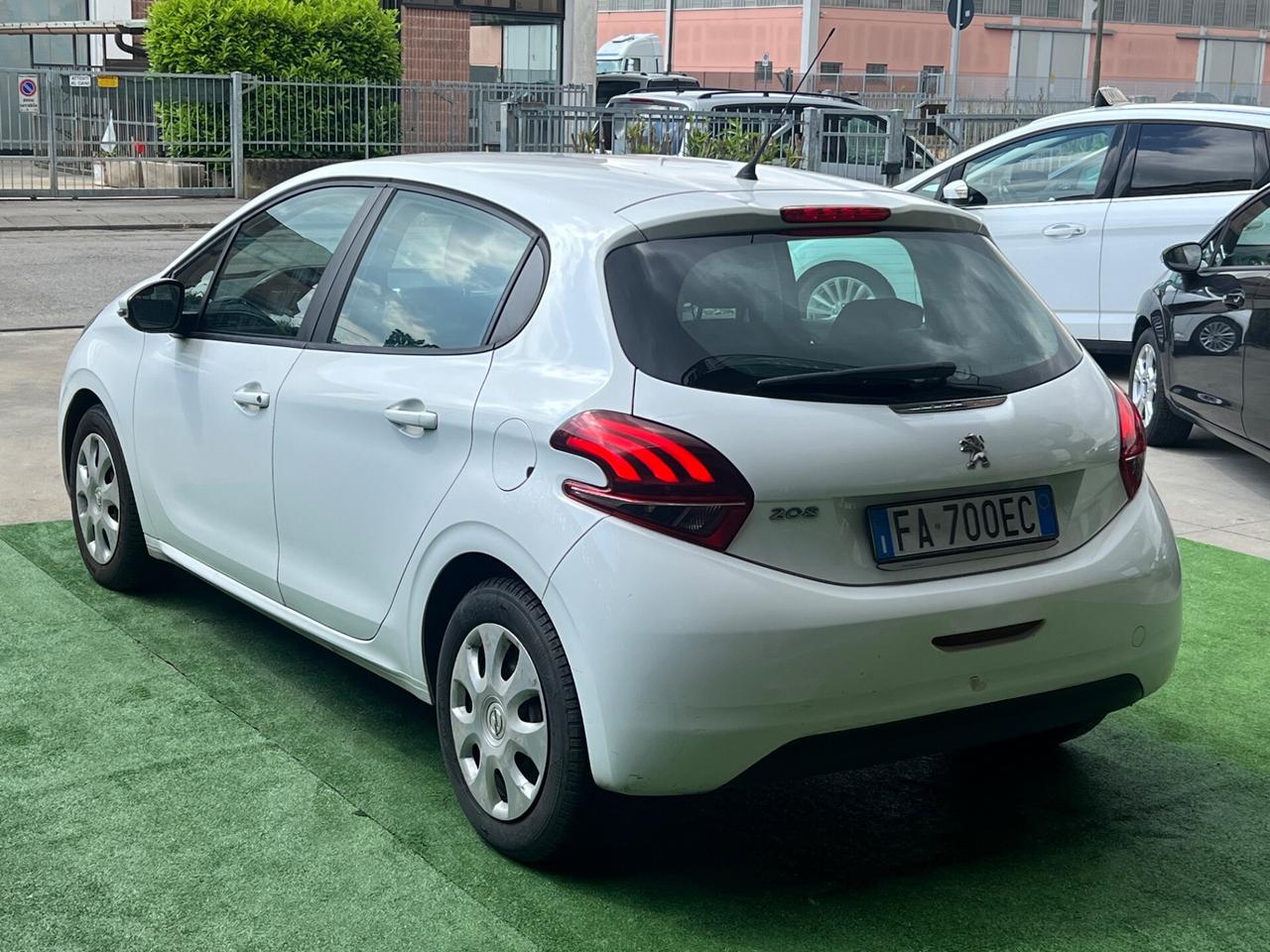 Peugeot 208 1.4 HDi 68 CV 5 porte Allure