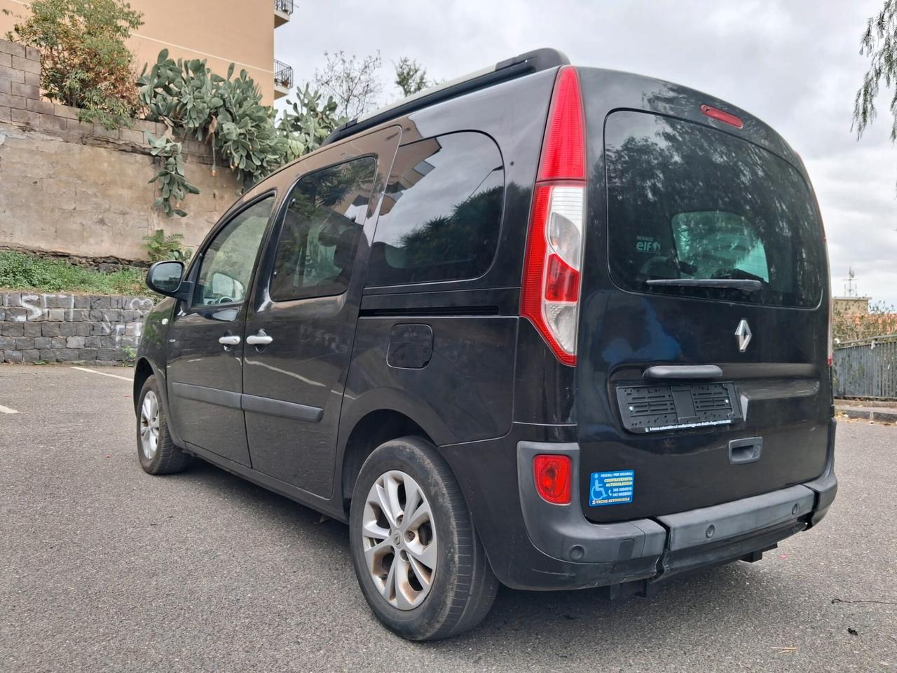 Renault Kangoo Pianale ribassato con rampa disabili in carrozzina