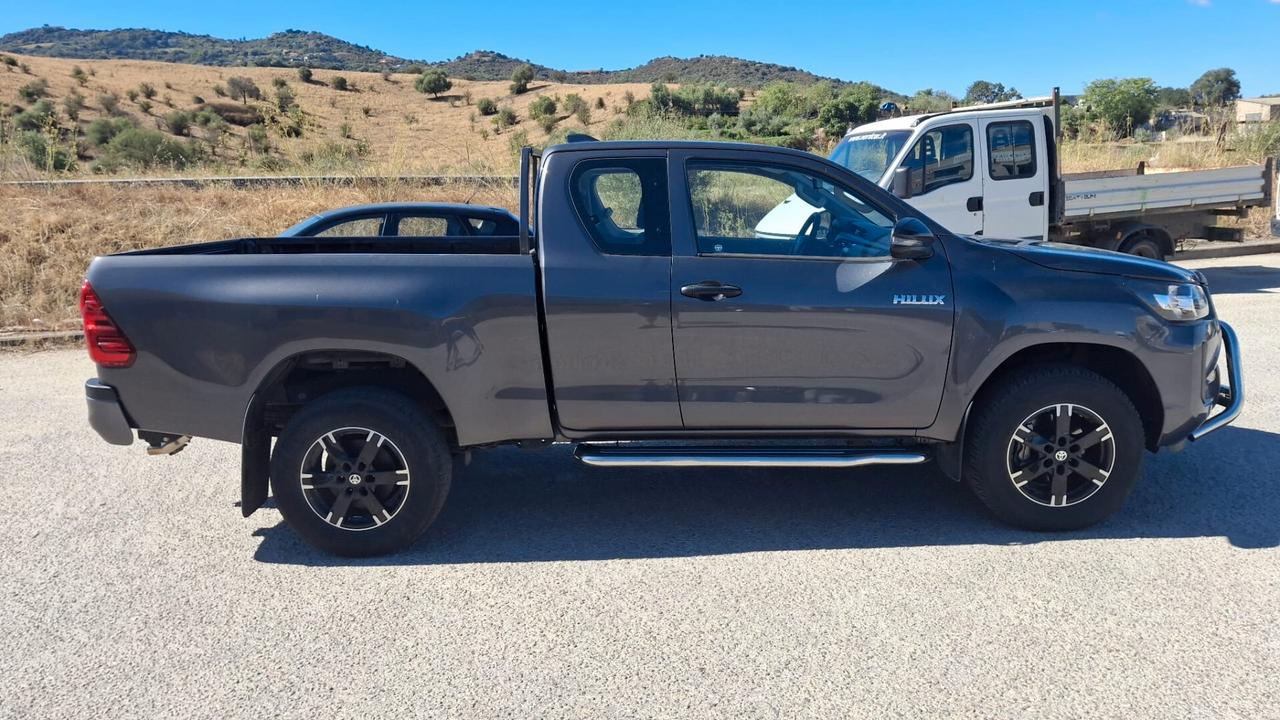 Toyota Hilux 2.4 D-4D 4WD 2 porte Extra Cab Comfort