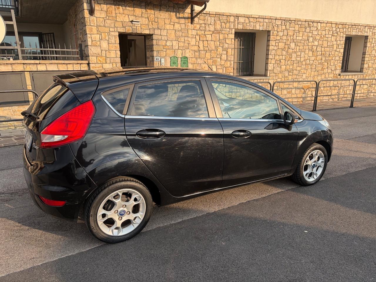 Ford Fiesta Ikon 1.4 TDCi 70CV 5 porte