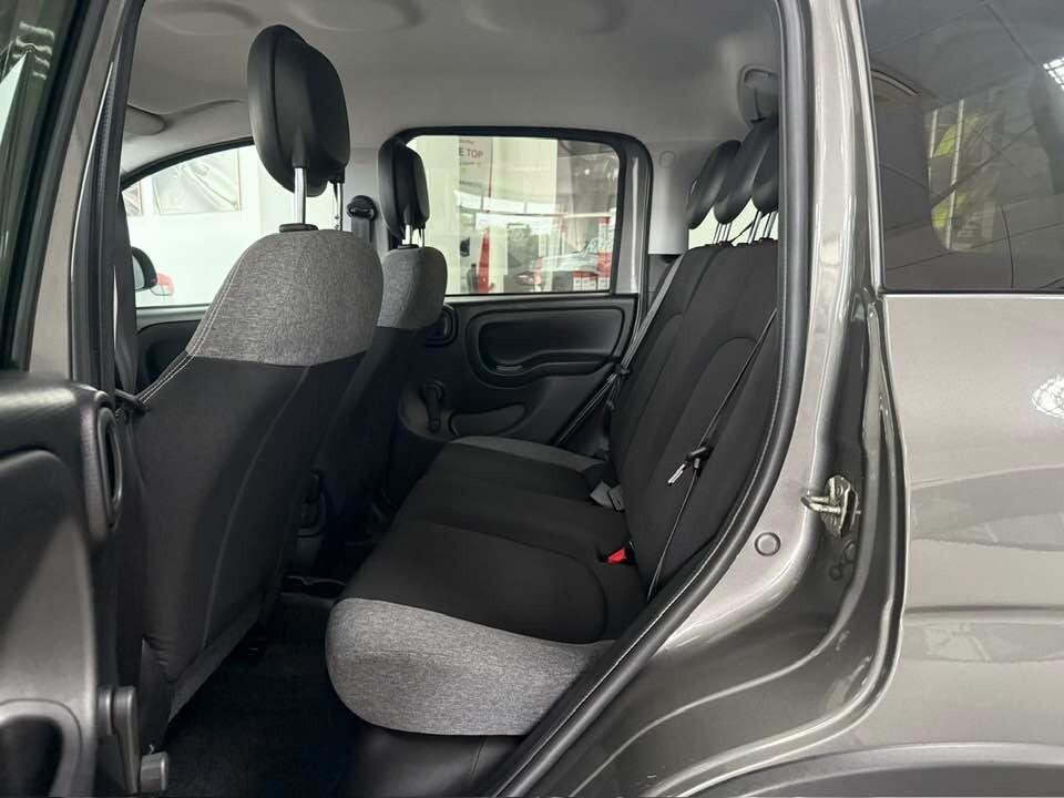 Fiat Panda 1.0 FireFly S&S Hybrid City Life con comandi al volante