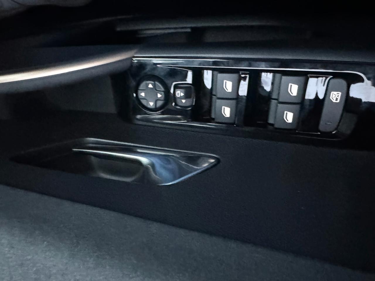 Lancia Ypsilon Hybrid e-DCT LX