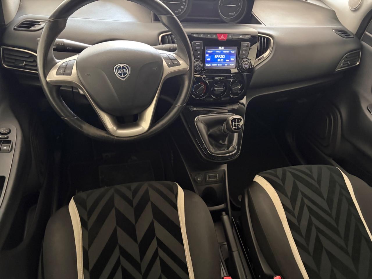 LANCIA YPSILON 1.2 69 CV 5 PORTE PLATINUM