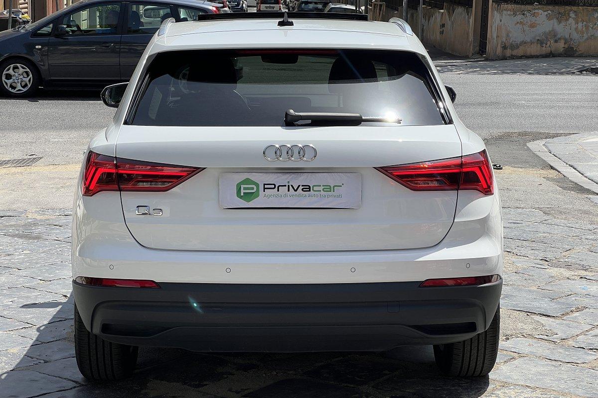 AUDI Q3 35 TFSI Business Advanced