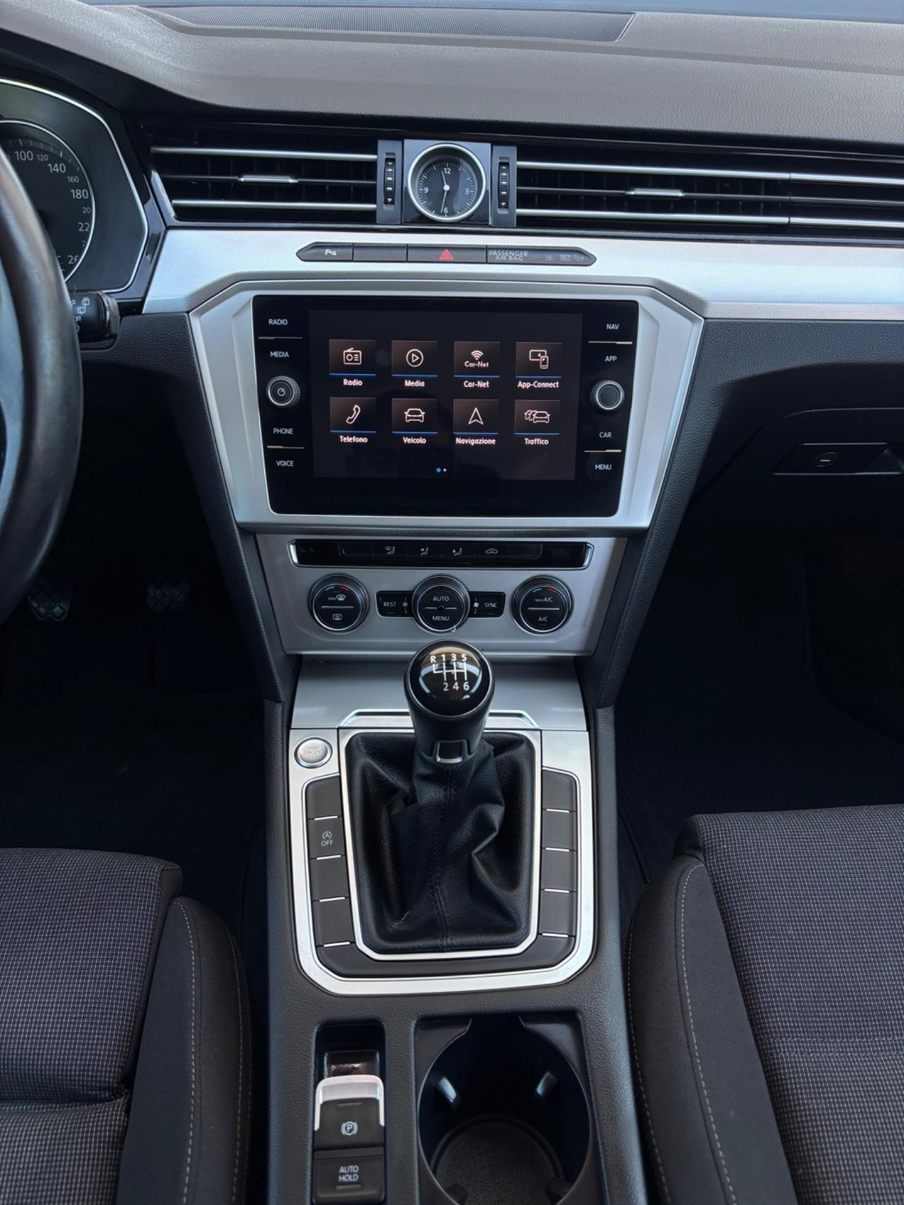 Volkswagen Passat 1.6 TDI. Garanzia. Neopatentati