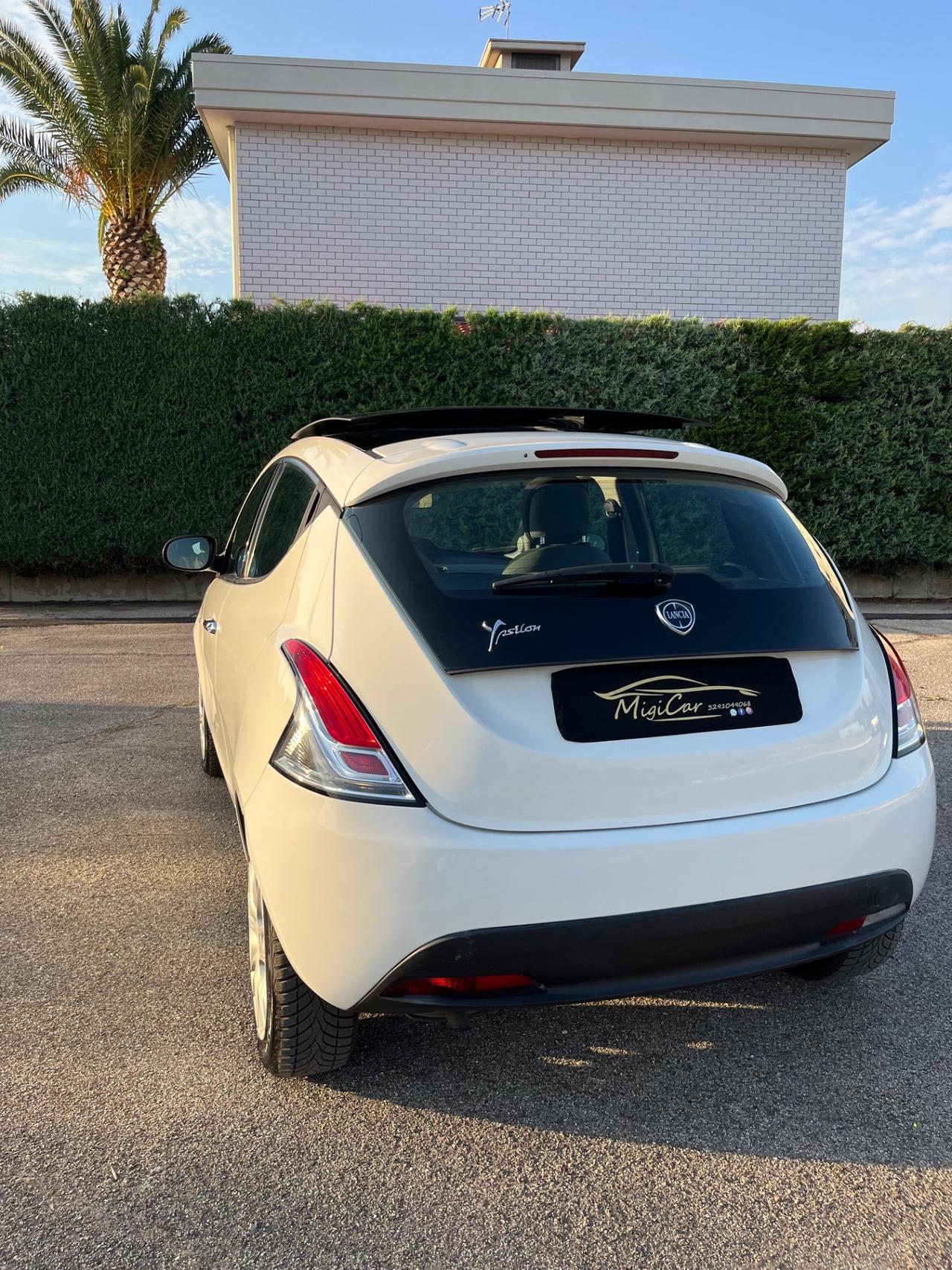 Lancia Ypsilon 1.2 69 CV 5 porte S&S Silver tetto panoramico