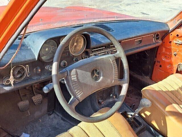 MERCEDES W115 \8 200D - RESTAURO DA ULTIMARE