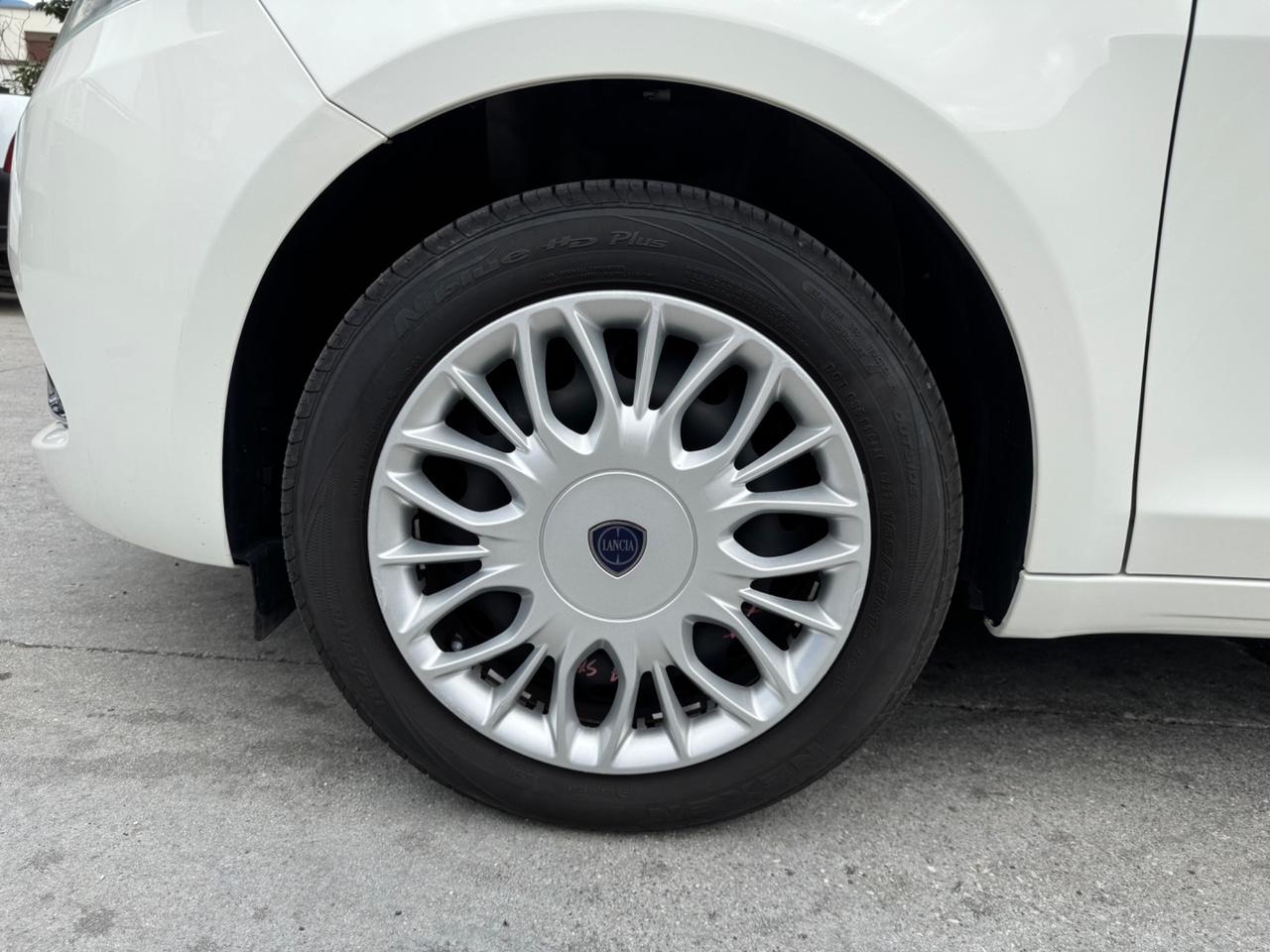 Lancia Ypsilon 1.3 MJT 16V 95 CV 5 porte S&S Silver