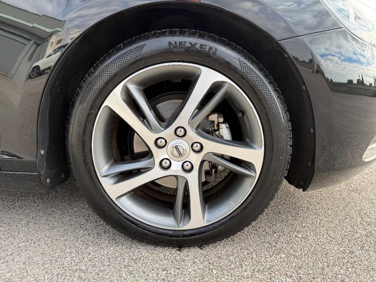 VOLVO - V40 - D2 Business