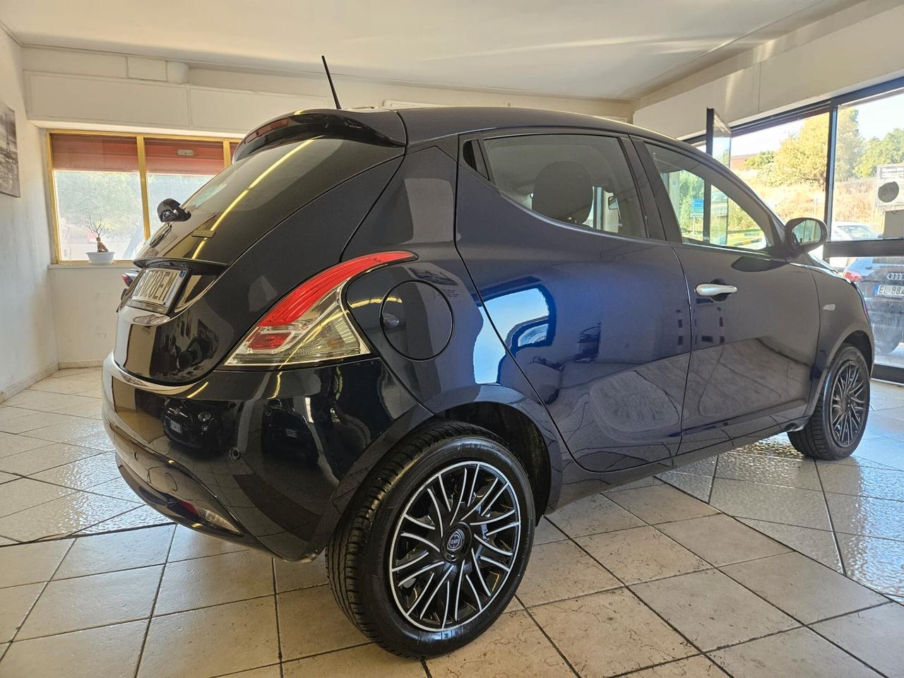 Lancia Ypsilon 1.0 Firefly GOLD Benzina/Hybrid S&S 70CV