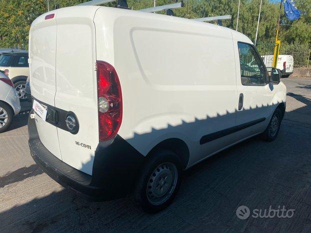 Opel Combo opel combo bianco