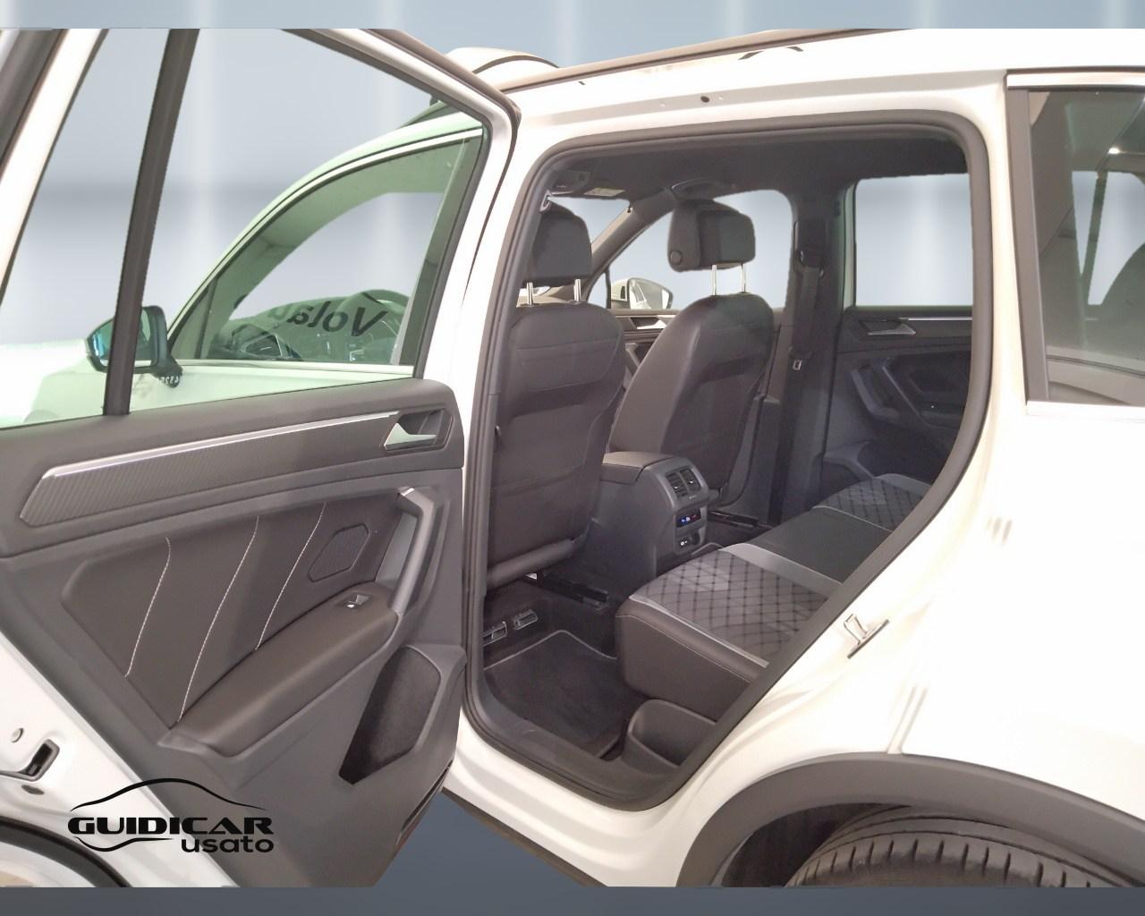 VOLKSWAGEN Tiguan II 2021 - Tiguan 2.0 tdi R-Line 150cv dsg