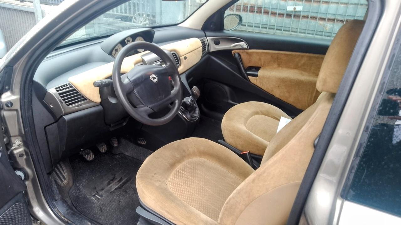 Lancia Ypsilon 1.2 BZ neopatentati 2005