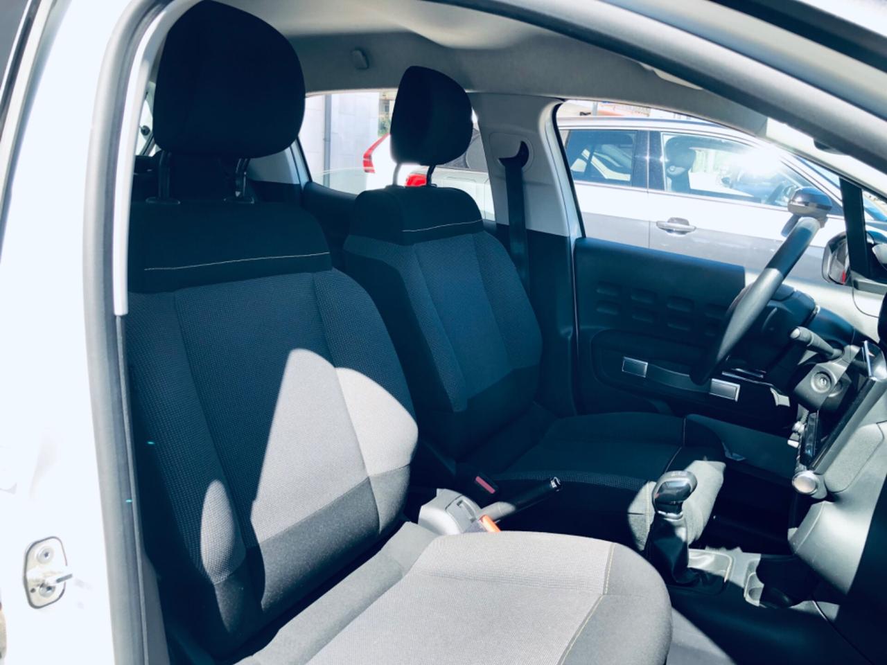 Citroen C3 PureTech 82 bianca tetto a contrasto