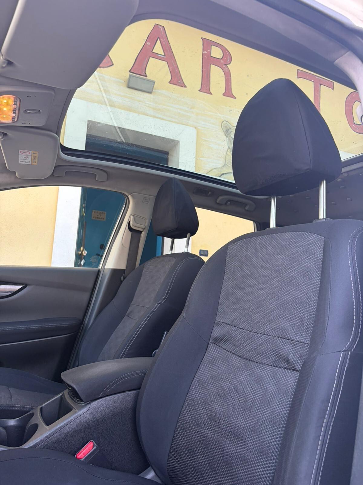 Nissan Qashqai 1.5 dCi tetto in vetro navigazione full