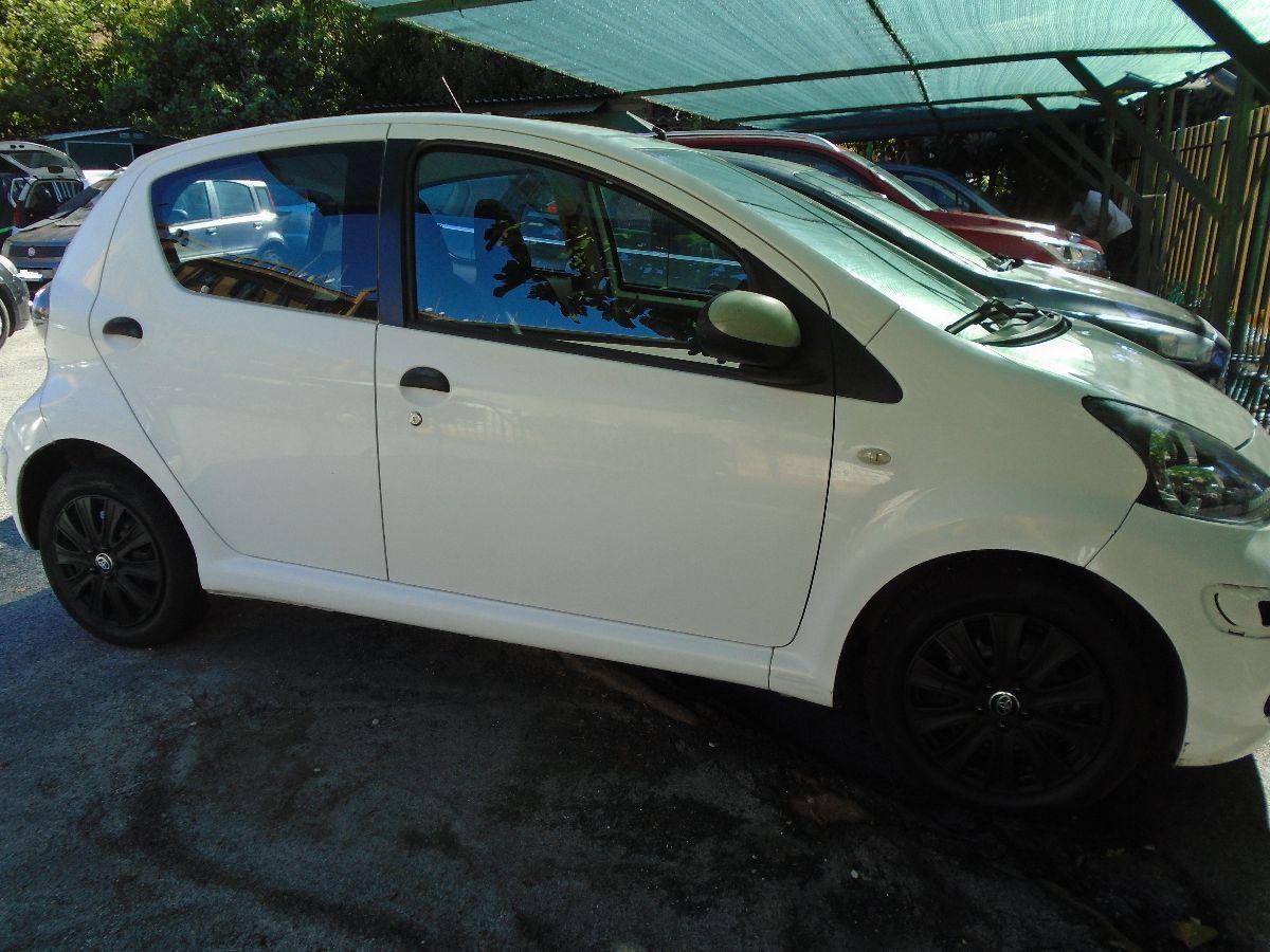 TOYOTA Aygo 12V VVT-i 5 porte Now Connect 120000 KM