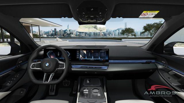 BMW 520 Serie 5 d xDrive Touring Msport Travel Package