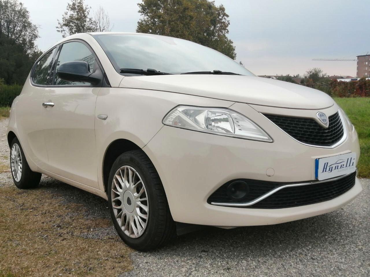 Lancia Ypsilon 1.2 69 CV 5 porte Silver