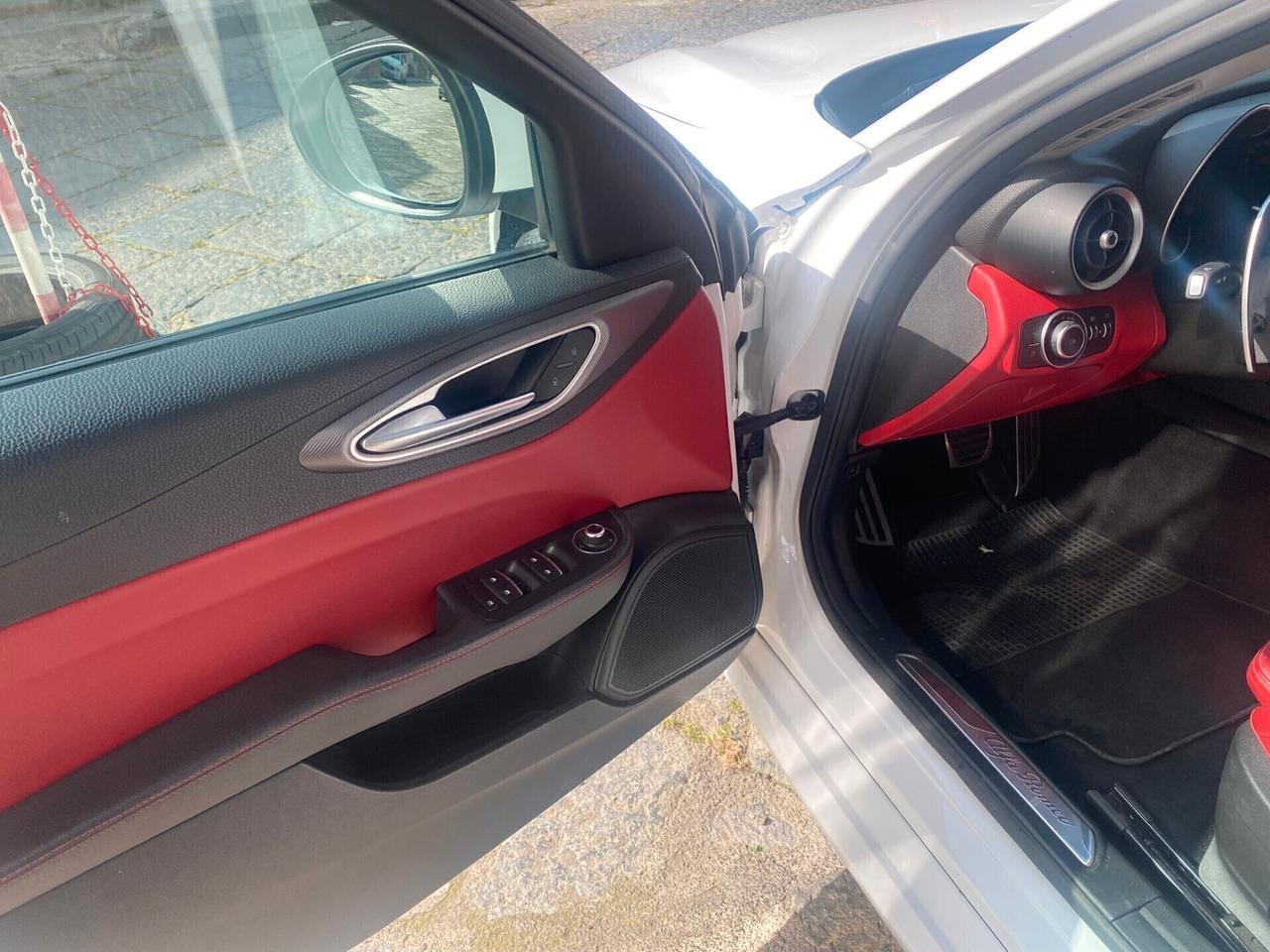 Alfa Romeo Giulia 2.2 Turbodiesel 210 CV AT8 AWD Q4 Veloce
