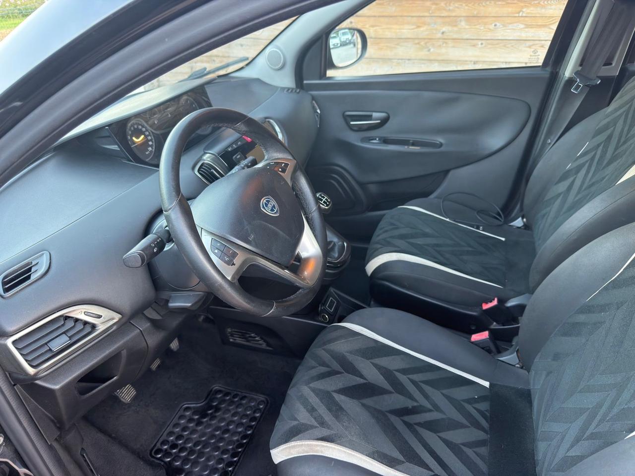 Lancia Ypsilon 1.3 MJT 16V 95 CV 5 porte S&S Silver