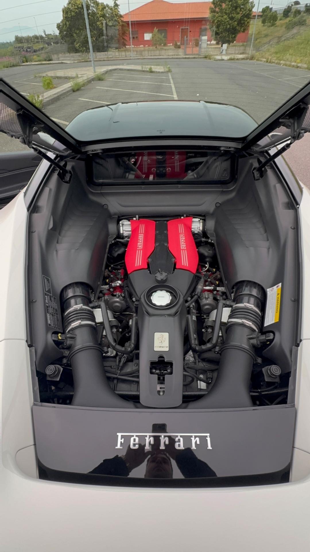 Ferrari 488 GTB PERMUTE iva book full lift carbonio