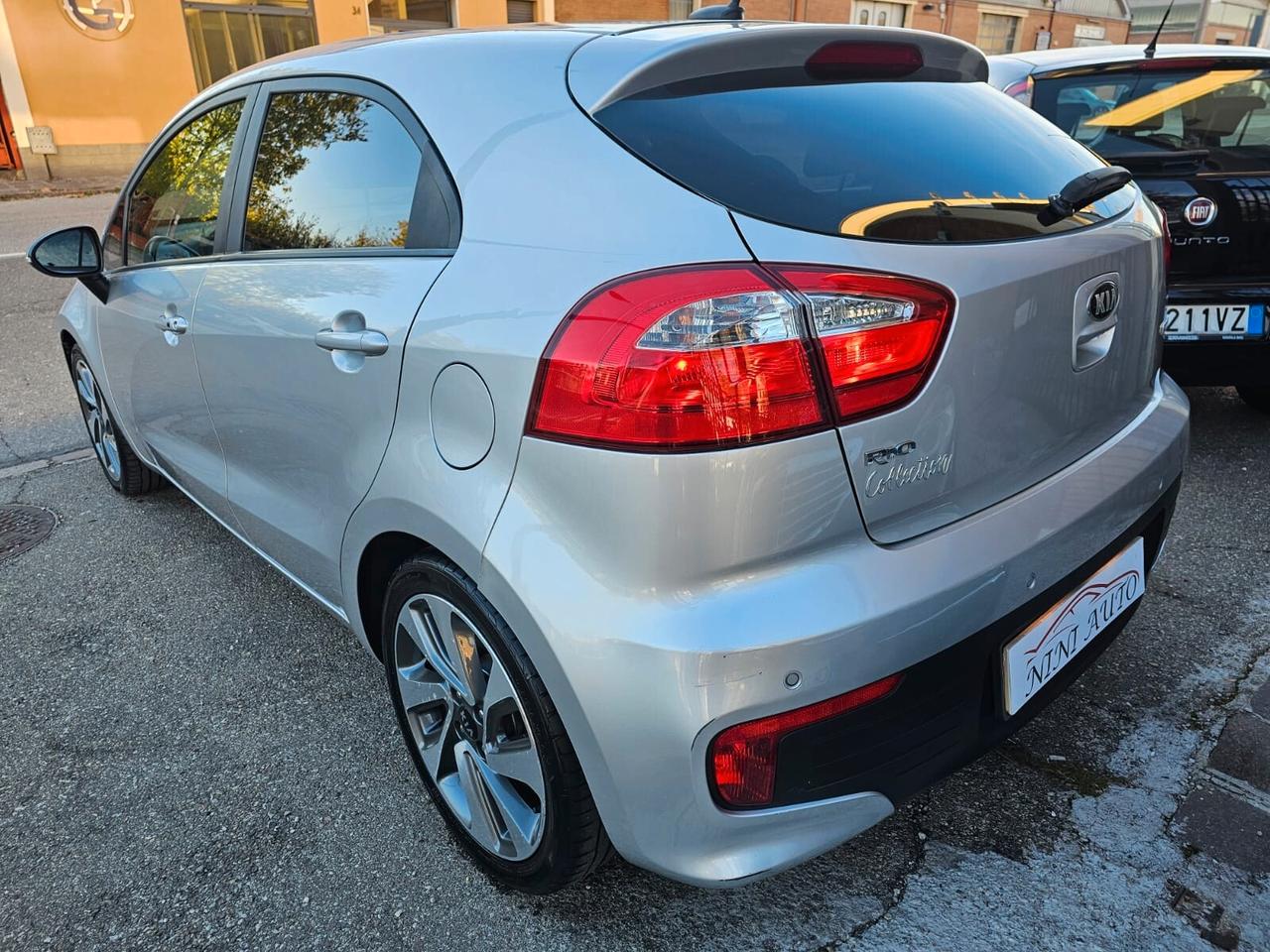 Kia Rio 1.4 CRDi 90cv Collection*Navi*Retrocamera*Neopatentati*E6*