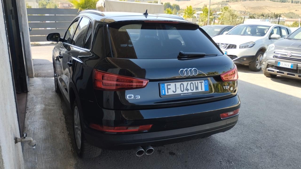 Audi Q3 2.0 TDI 120 CV Business