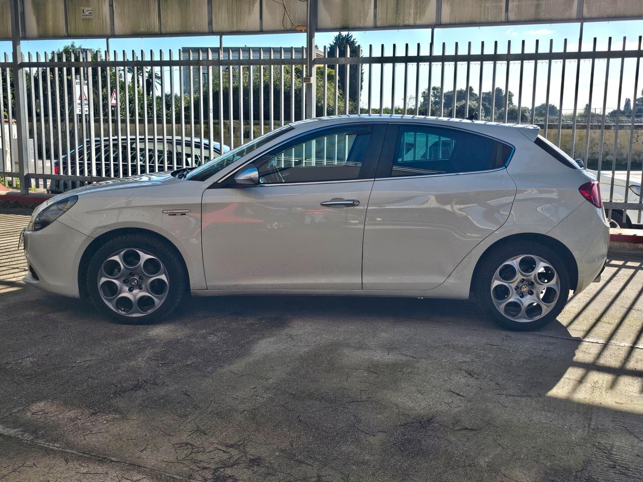 Alfa Romeo Giulietta 1.6 JTDm-2 105 CV Distinctive