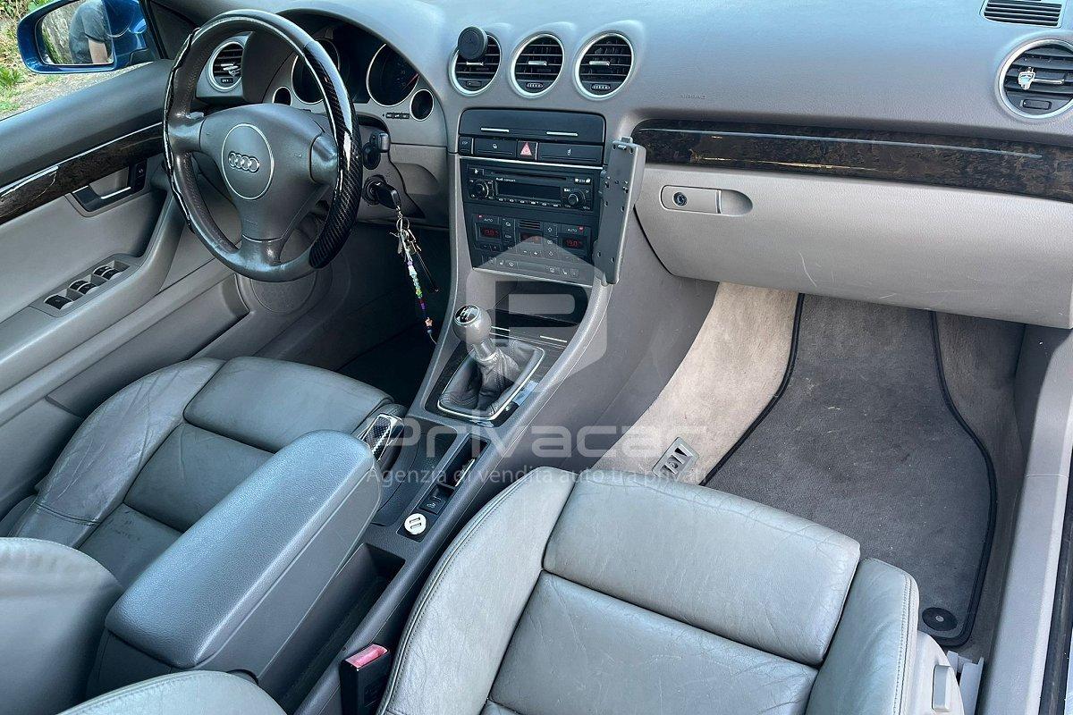 AUDI A4 2.4 V6 30V cat