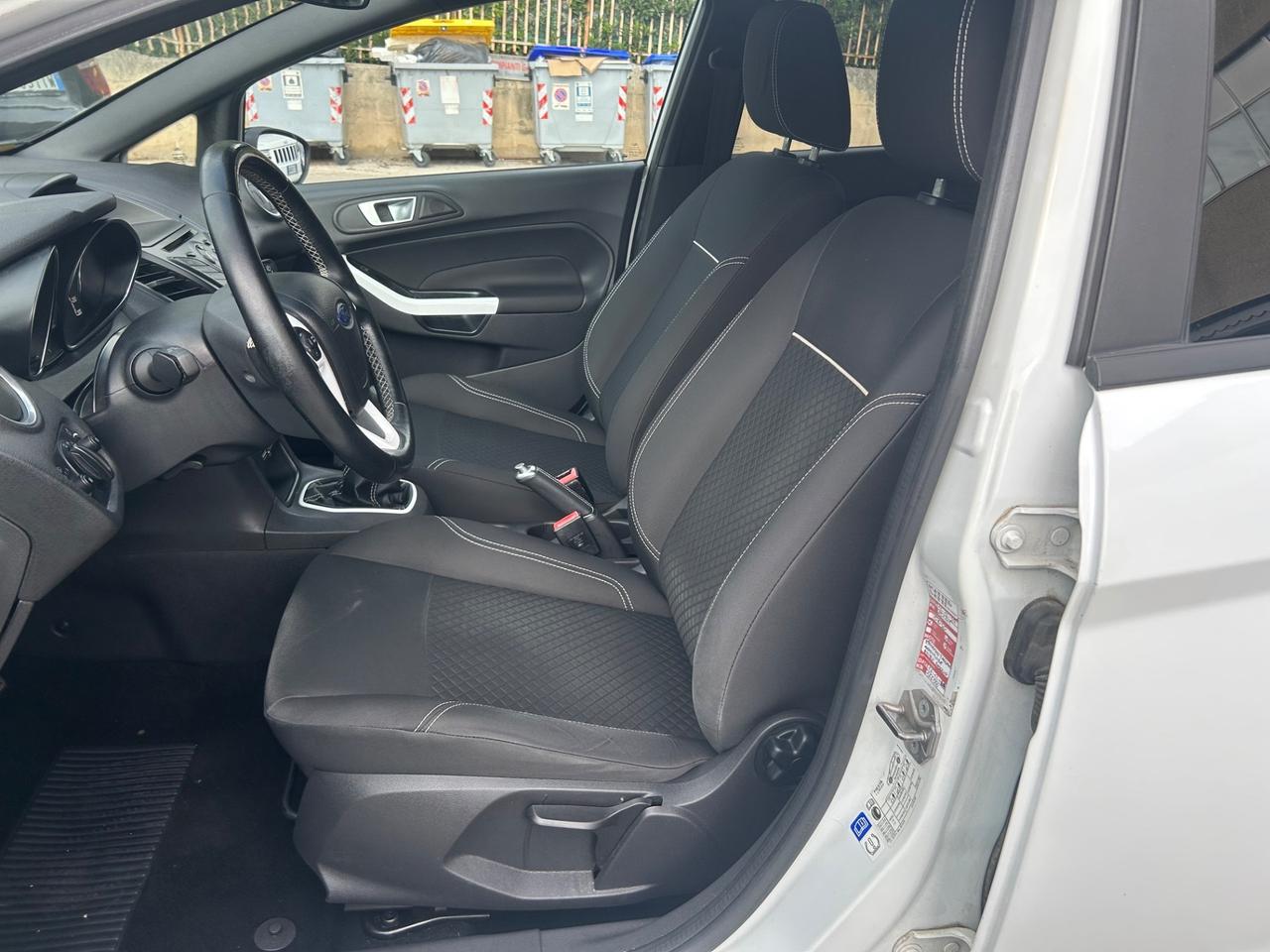 Ford Fiesta 1.5 TDCi Black & White Edition Euro 6B