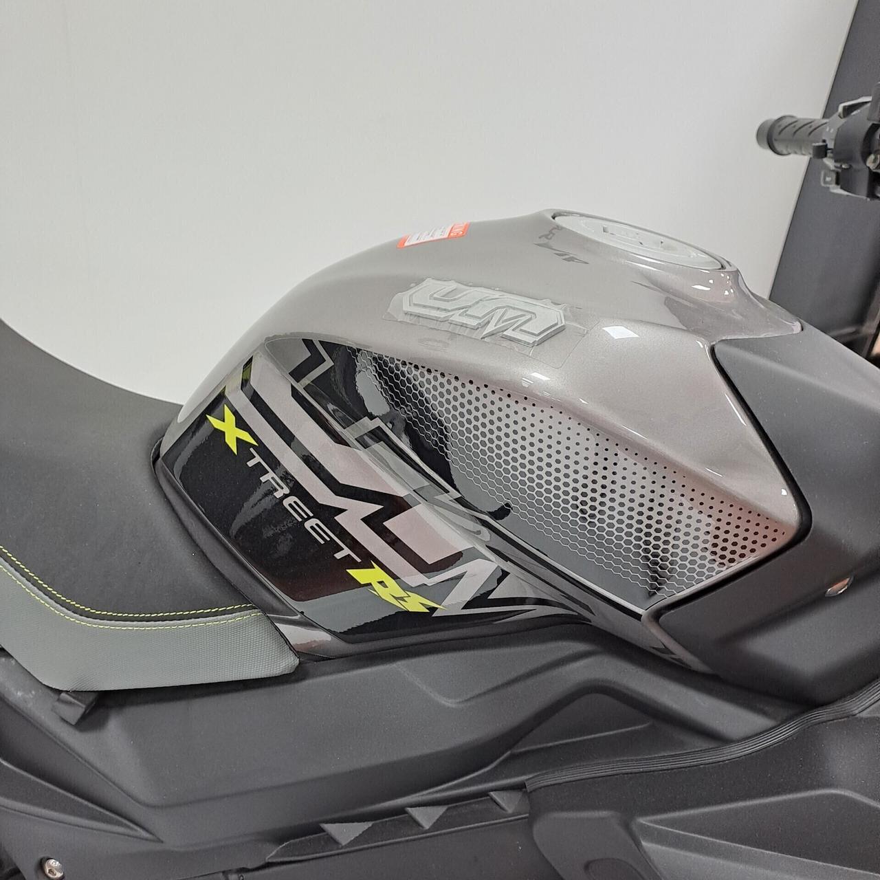 UM Moto. XTREET RS 125 SUPERPREZZO